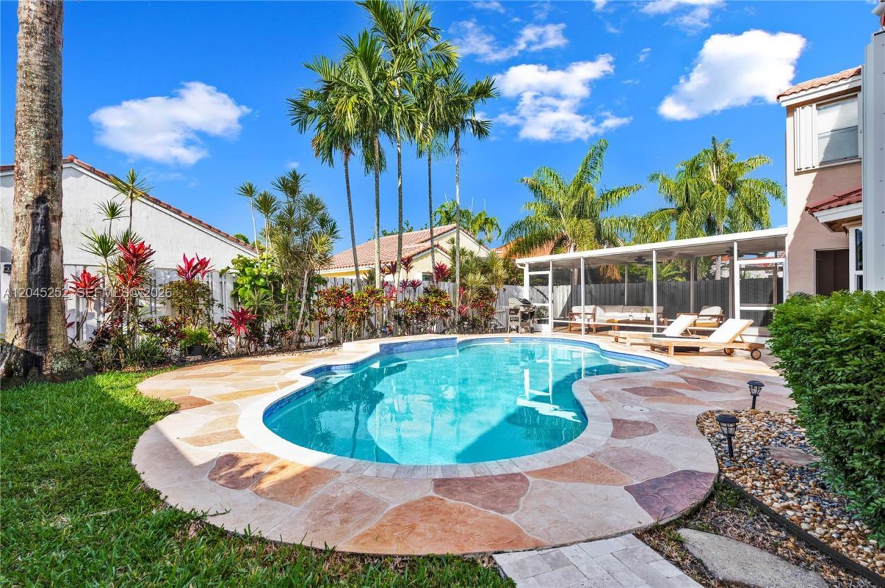 18910 NW 10th Ter, Pembroke Pines, FL 33029 Photo