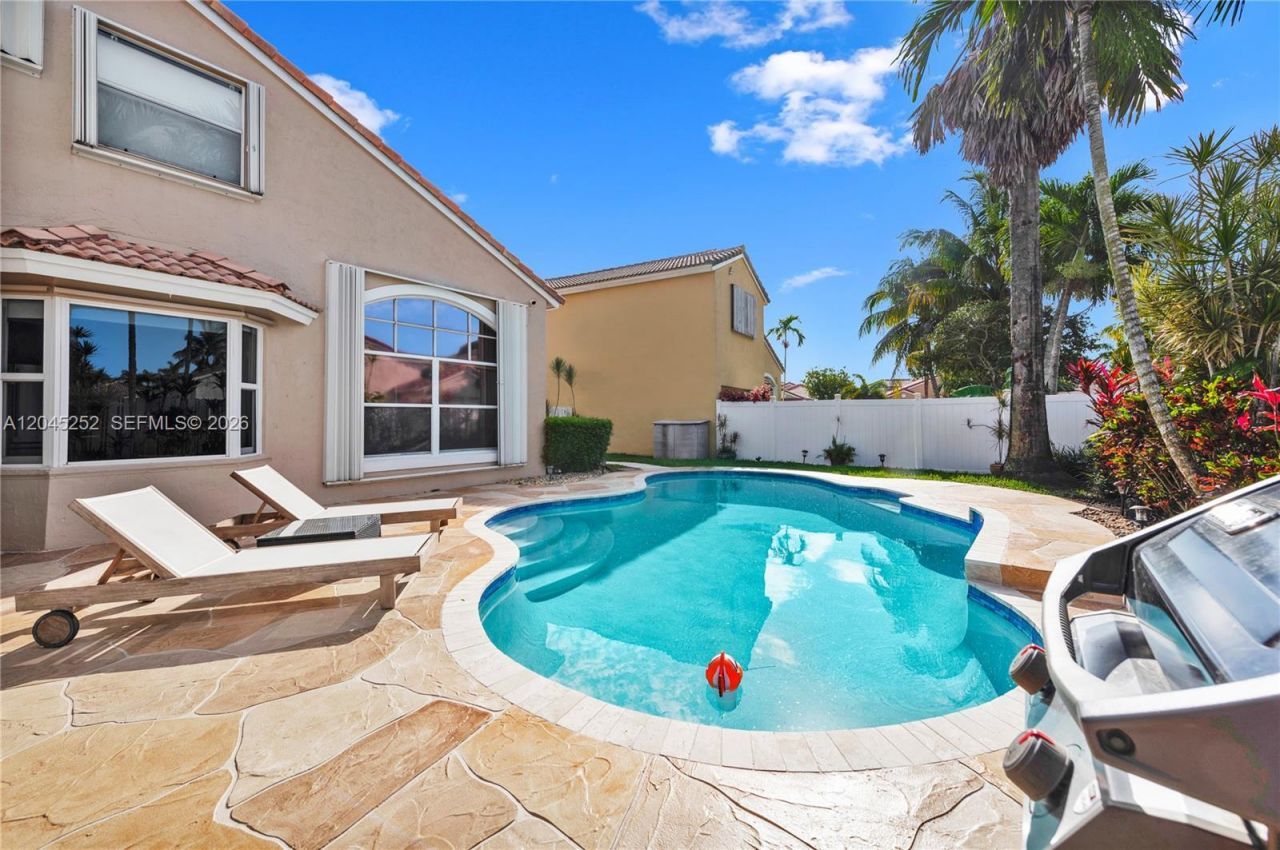 18910 NW 10th Ter, Pembroke Pines, FL 33029 Photo