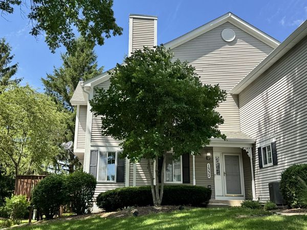 1332 Sandhurst Lane , Unit A, South Elgin, IL 60177