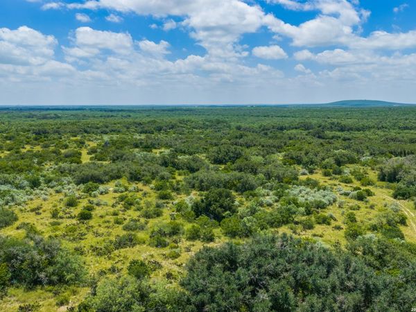000 miller road, Uvalde, TX 78801