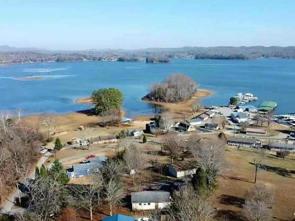 206 Lakeshire Drive, Spring City, TN 37381
