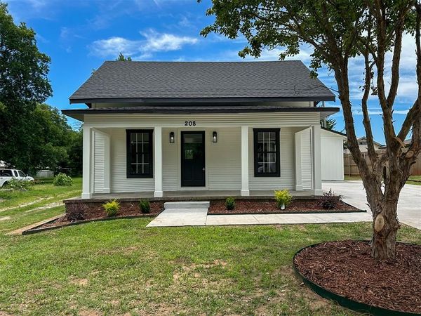 208 W Apache Street, Marlow, OK 73055