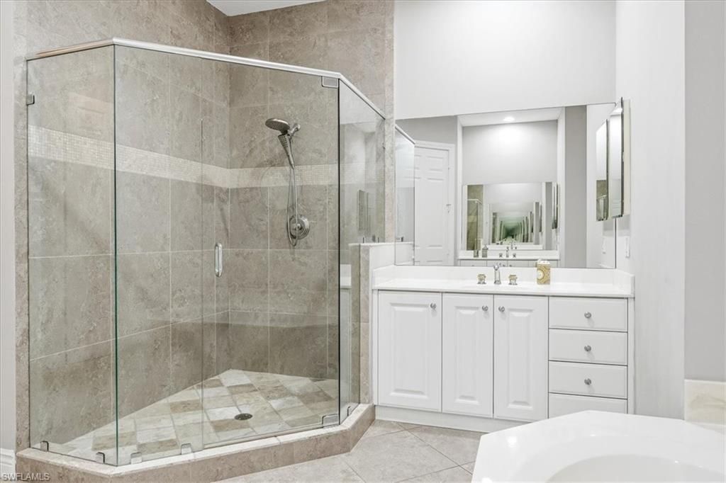 3695 Montreux Ln, Unit 202, Naples, FL 34114 Photo