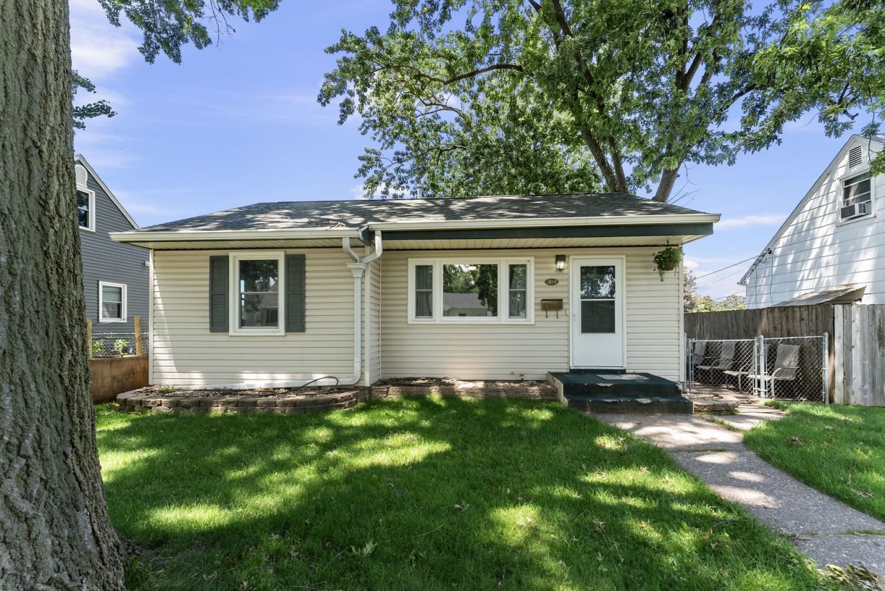 1614 W Hayes Street , Davenport, IA 52804 Main Photo