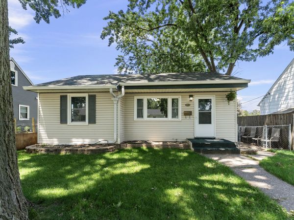 1614 W Hayes Street , Davenport, IA 52804