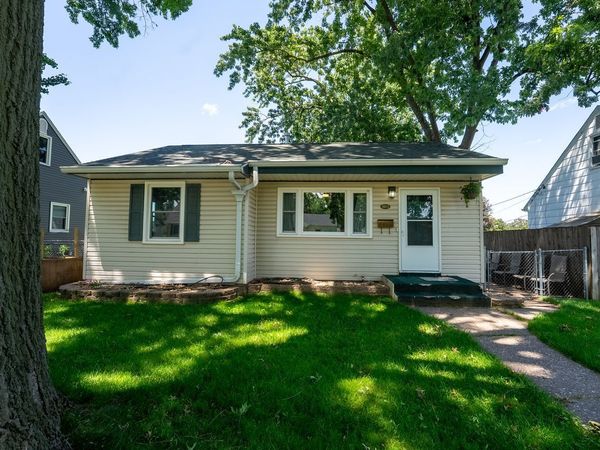 1614 W Hayes Street , Davenport, IA 52804