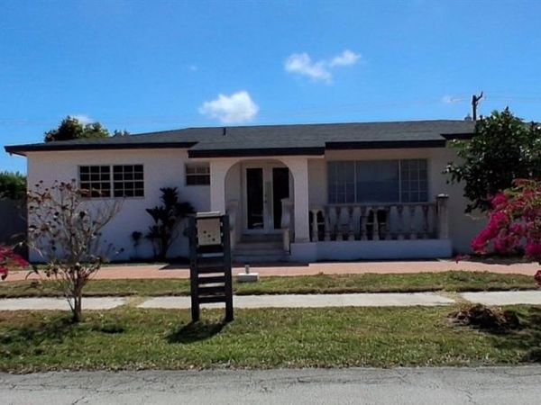 8240 SW 38th St , Miami, FL 33155