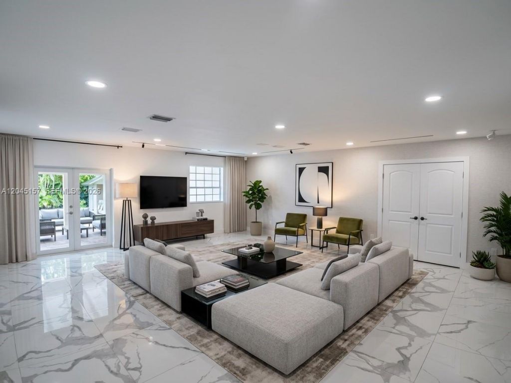 8240 SW 38th St, Miami, FL 33155 Photo