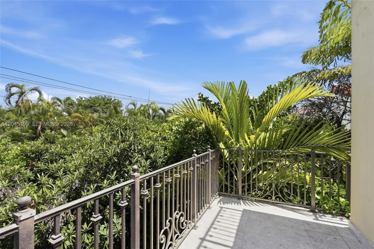 592 Fernwood Rd , Unit B, Key Biscayne, FL 33149 Photo