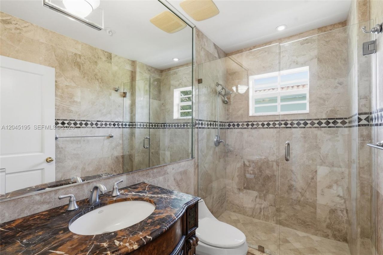 592 Fernwood Rd , Unit B, Key Biscayne, FL 33149 Photo