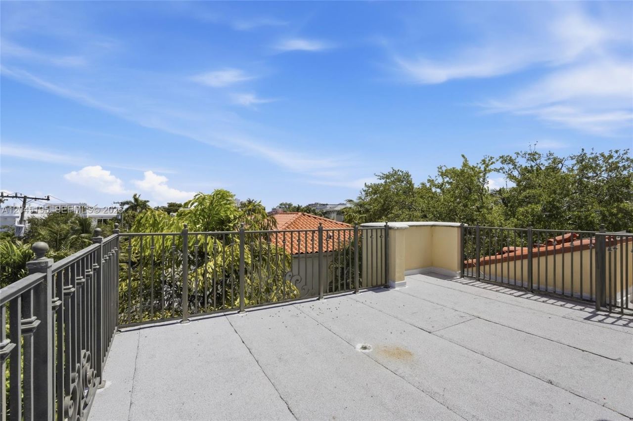 592 Fernwood Rd , Unit B, Key Biscayne, FL 33149 Photo