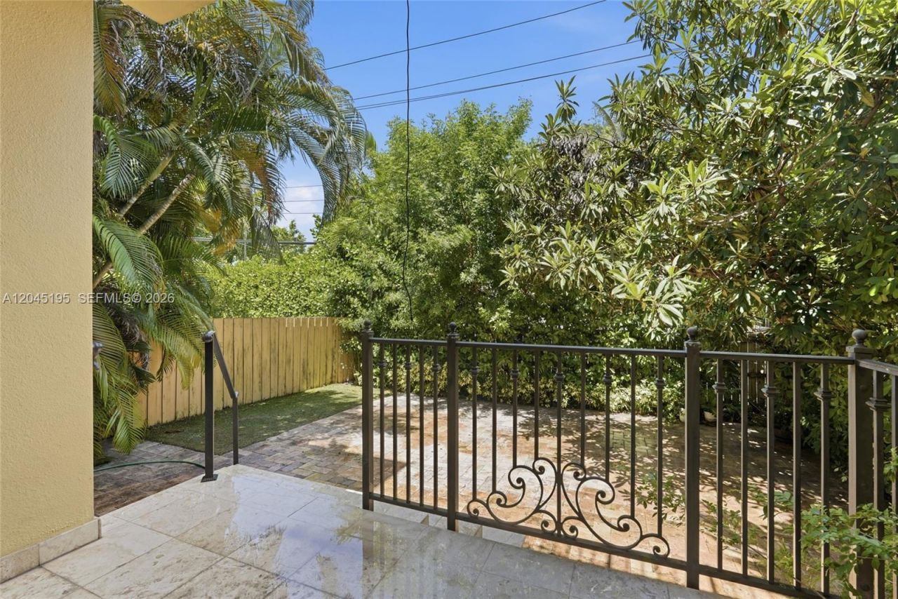 592 Fernwood Rd , Unit B, Key Biscayne, FL 33149 Photo