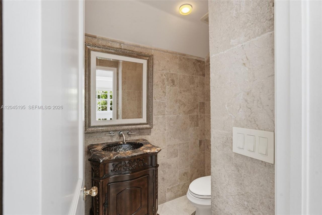 592 Fernwood Rd , Unit B, Key Biscayne, FL 33149 Photo