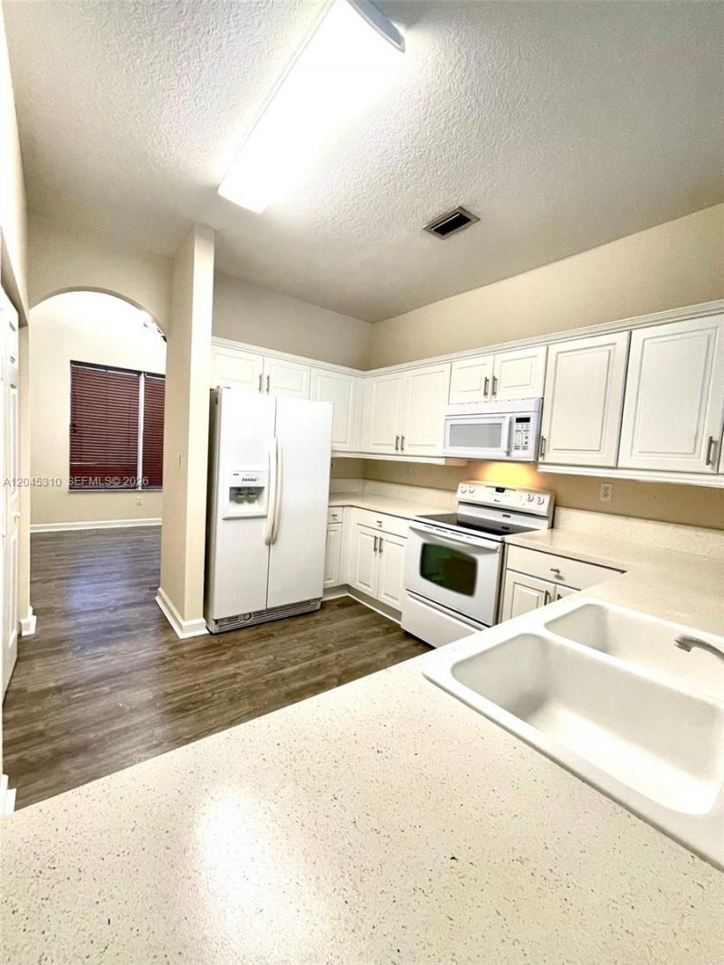 2008 NE 38th Rd , Unit 2008, Homestead, FL 33033 Photo