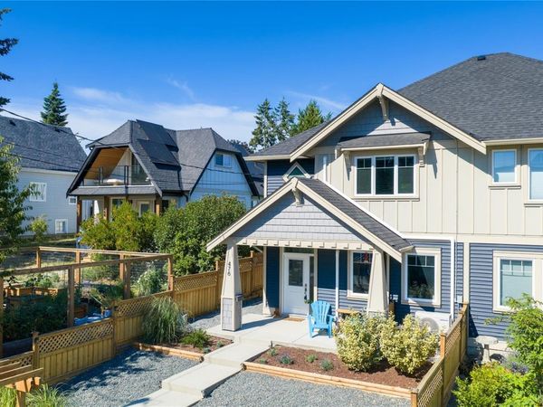 476 Machleary St , Nanaimo, BC V9R 2H2