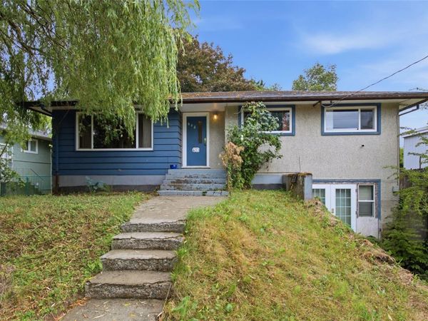 635 Bruce Ave , Nanaimo, BC V9R 3Y8