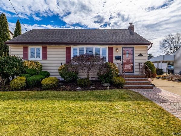159 Nevada Street , Hicksville, NY 11801
