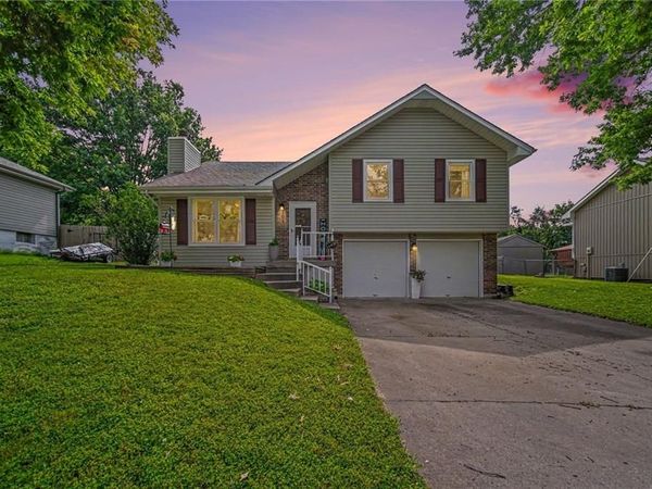 201 SW Cross Creek Drive, Grain Valley, MO 64029
