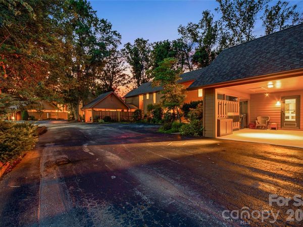 21 Village Drive, Asheville, NC 28803