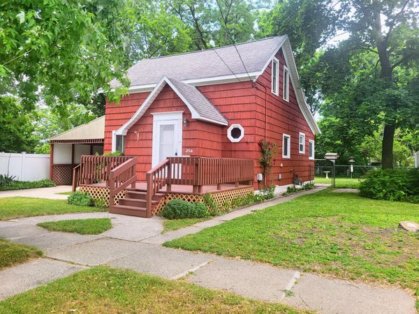 254 4th Avenue, Manistee, MI 49660