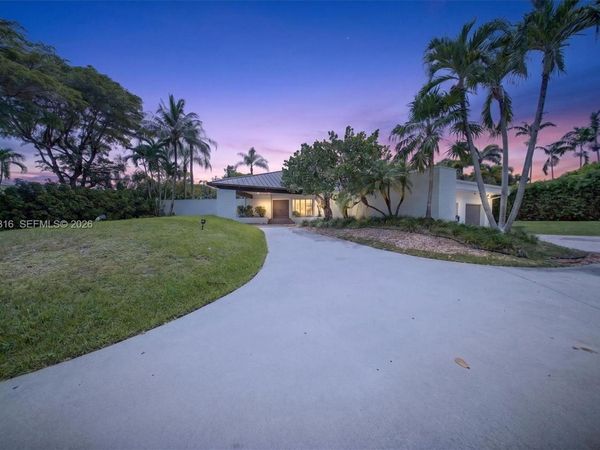 8925 SW 102nd Ter, Miami, FL 33176