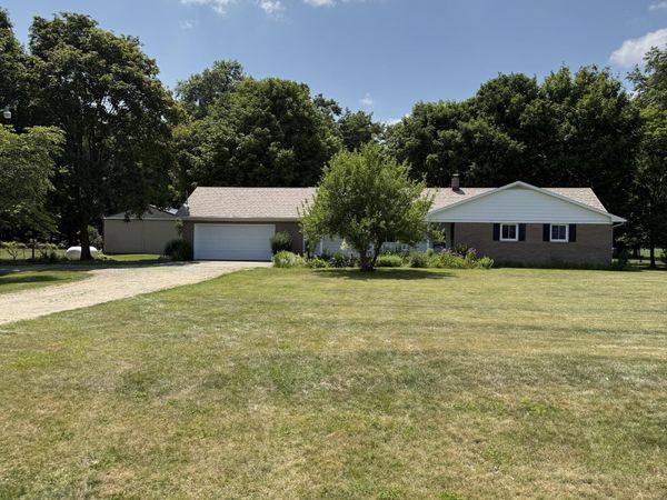 916 S Lathrop Road, Swanton, OH 43558
