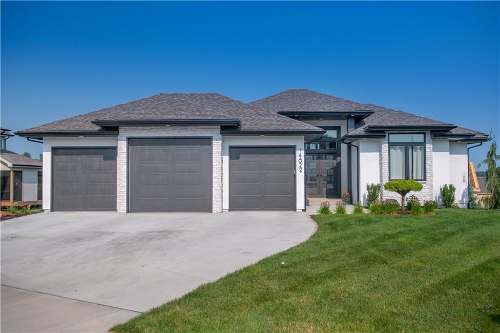 14622 Thousand Oaks Place Place, Parkville, MO 64152 Main Photo