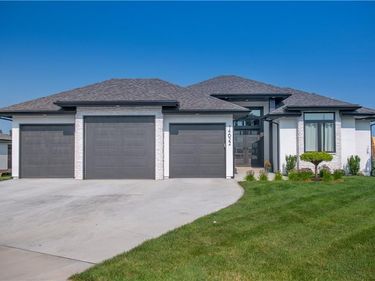 14622 Thousand Oaks Place Place, Parkville, MO 64152