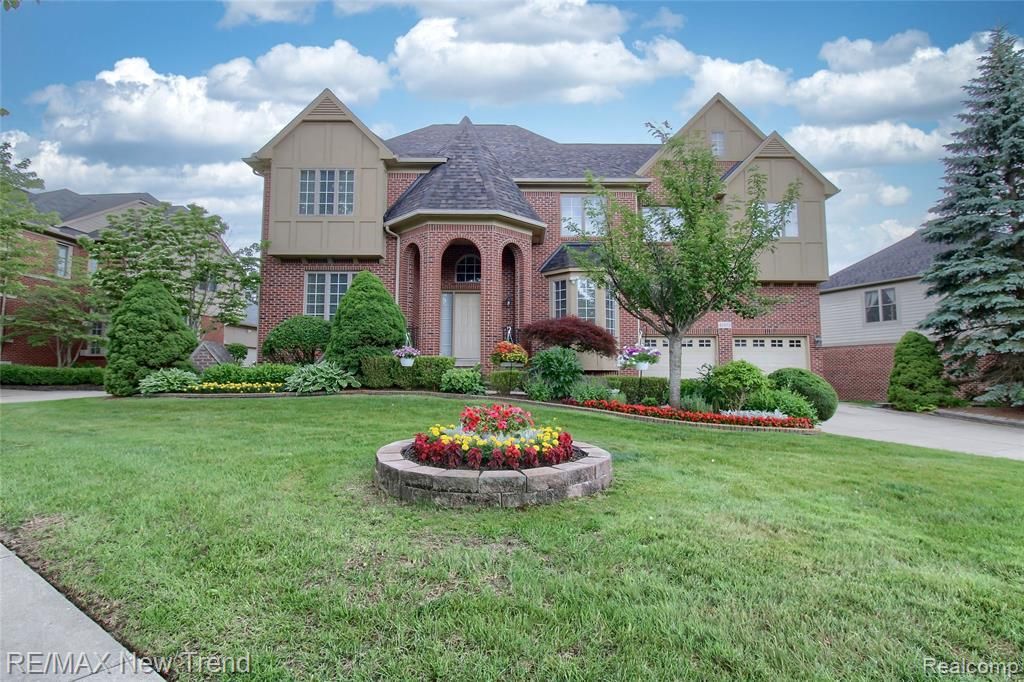41672 Clemens Circle, Novi, MI 48377 Main Photo
