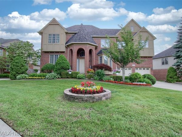 41672 Clemens Circle, Novi, MI 48377