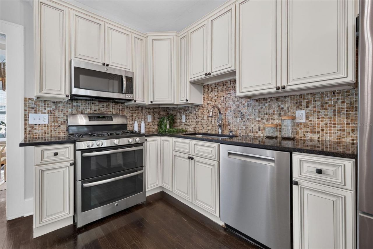 2125 Burlington Avenue N, Saint Petersburg, FL 33713 Photo