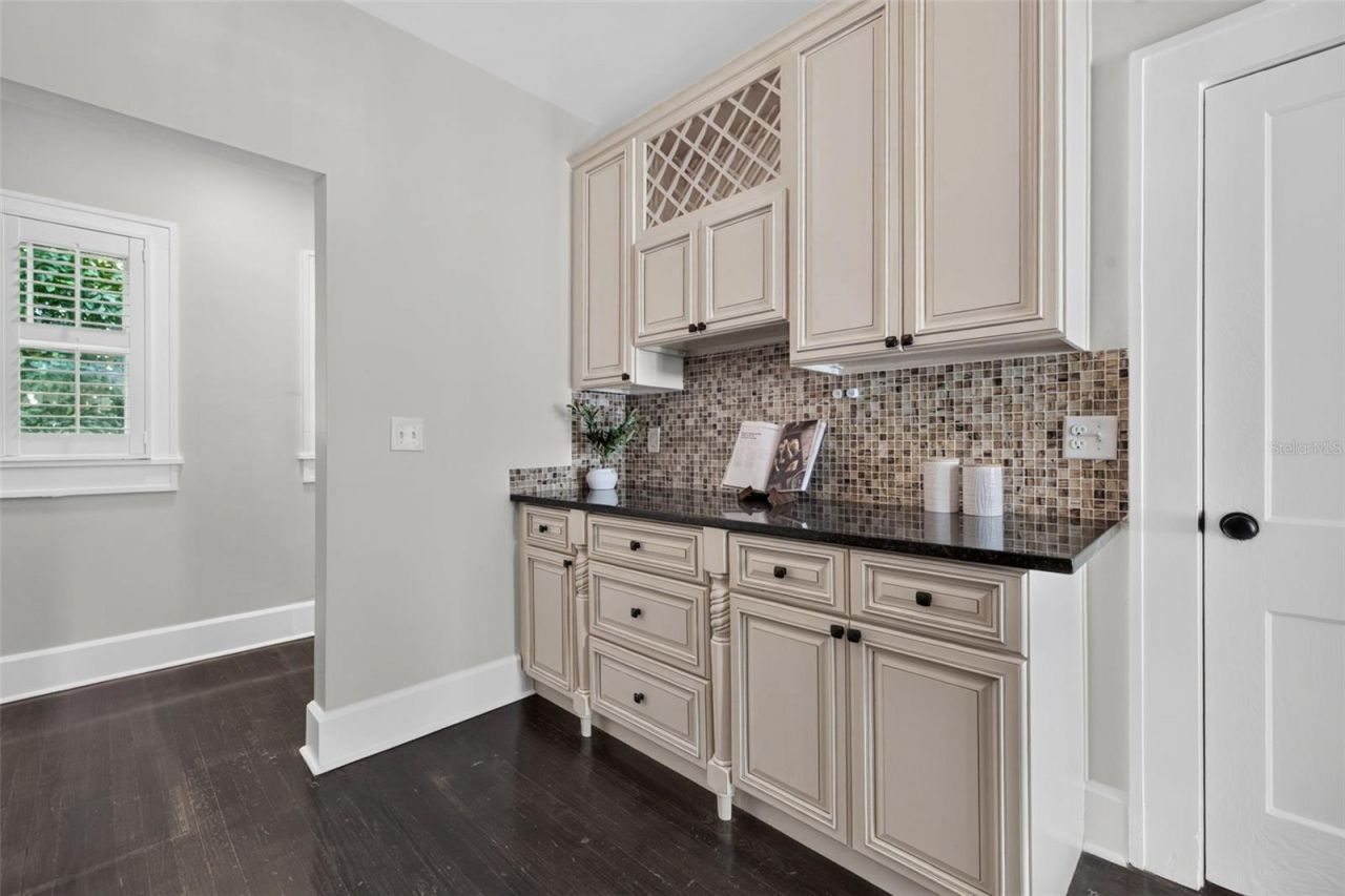 2125 Burlington Avenue N, Saint Petersburg, FL 33713 Photo