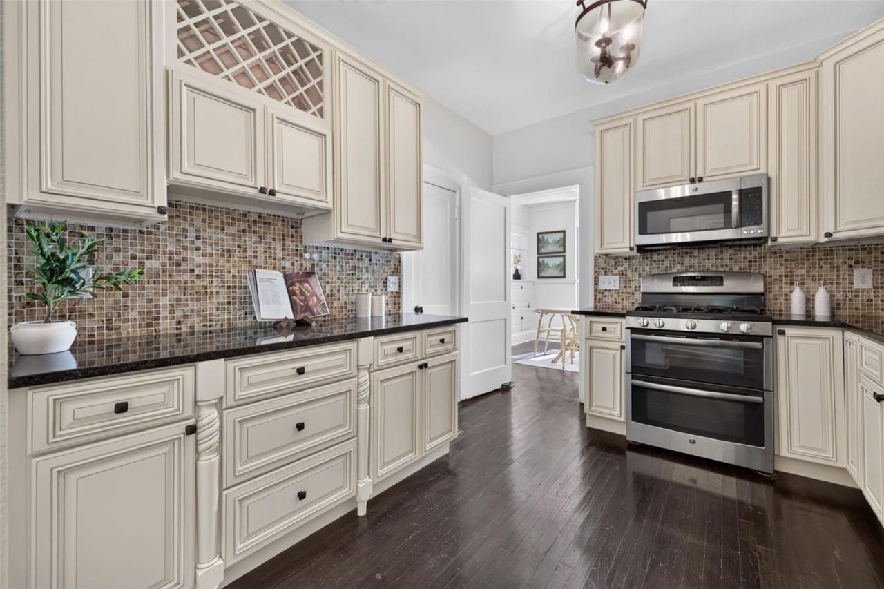 2125 Burlington Avenue N, Saint Petersburg, FL 33713 Photo