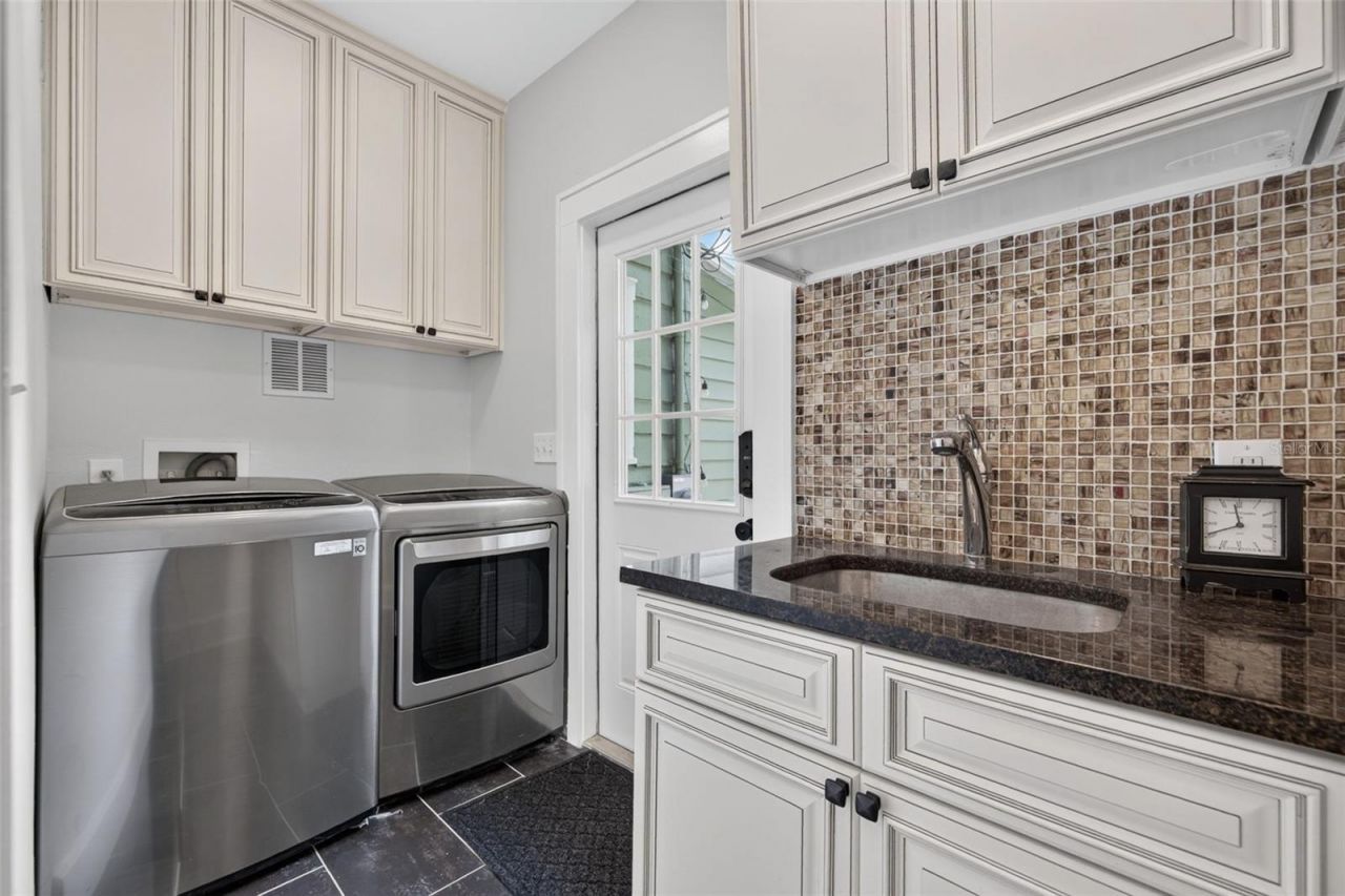 2125 Burlington Avenue N, Saint Petersburg, FL 33713 Photo