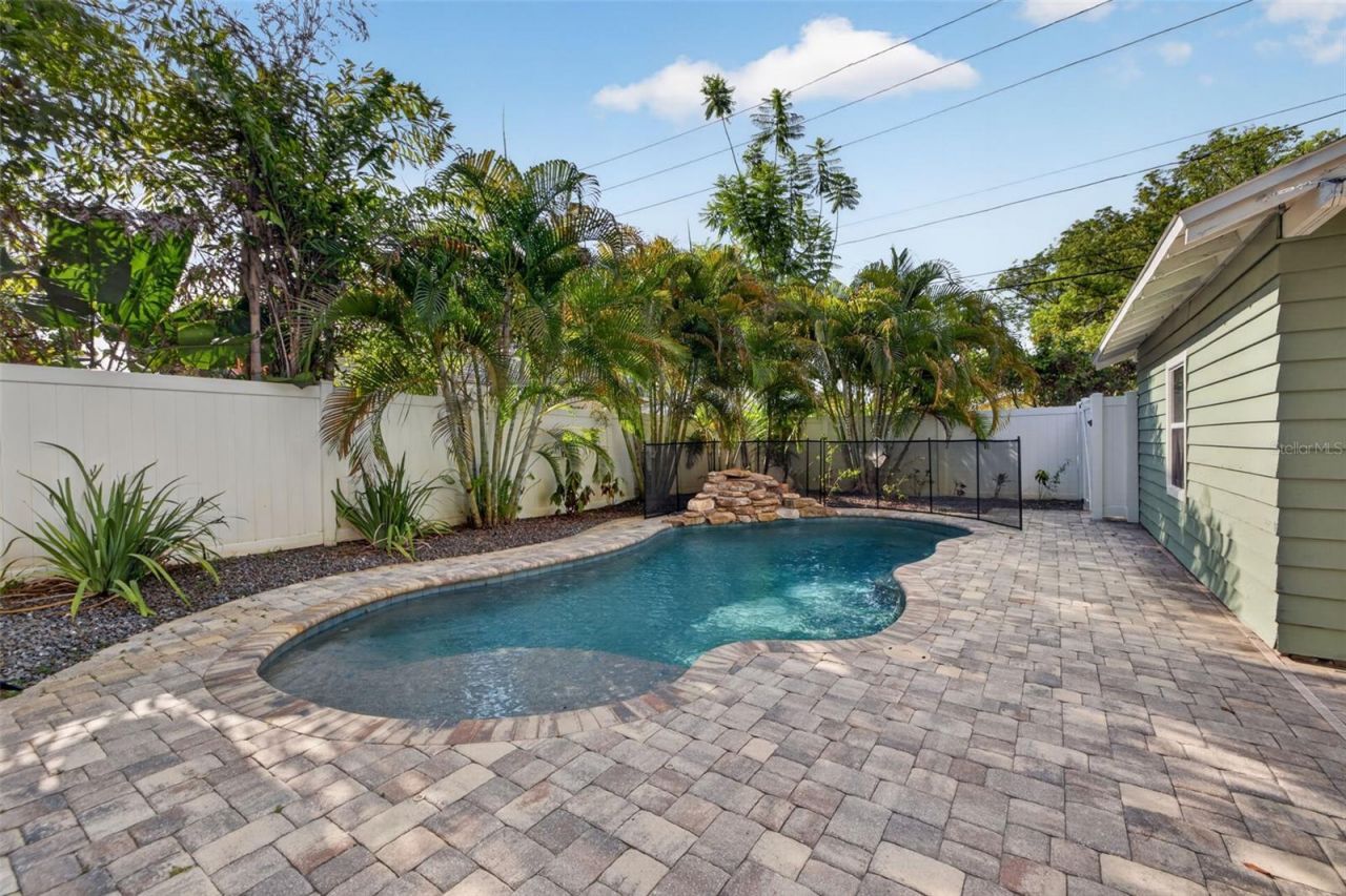2125 Burlington Avenue N, Saint Petersburg, FL 33713 Photo