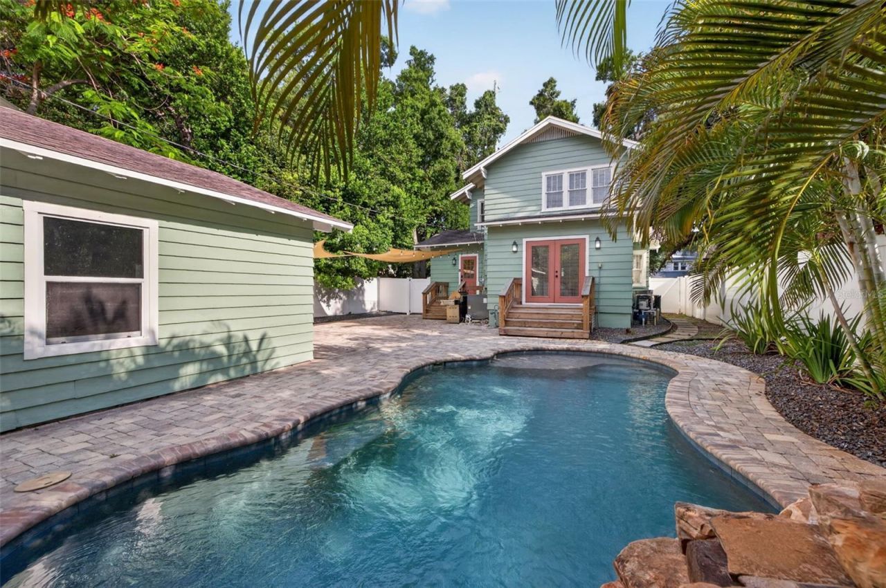2125 Burlington Avenue N, Saint Petersburg, FL 33713 Photo