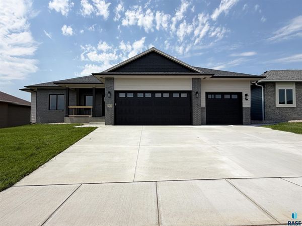 2901 S Dunraven Ave, Sioux Falls, SD 57110