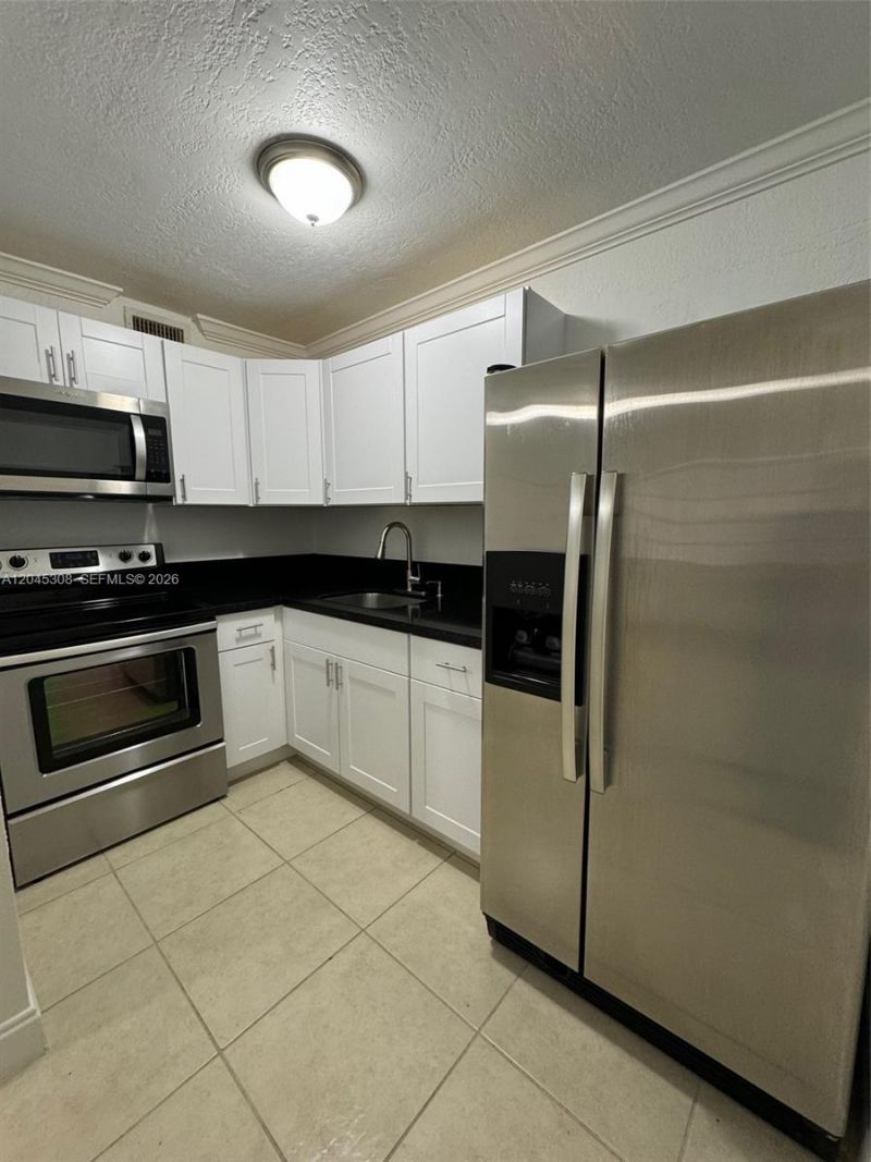 11195 SW 1st St , Unit 314, Sweetwater, FL 33174 Photo