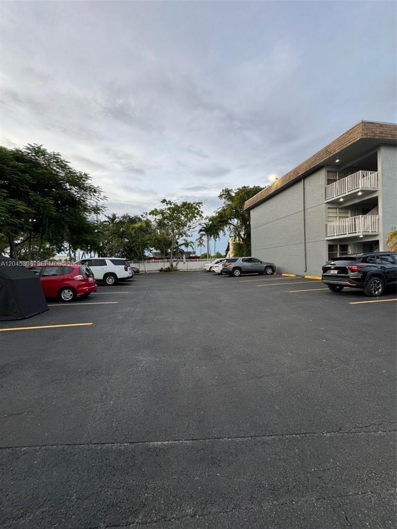 11195 SW 1st St , Unit 314, Sweetwater, FL 33174 Photo