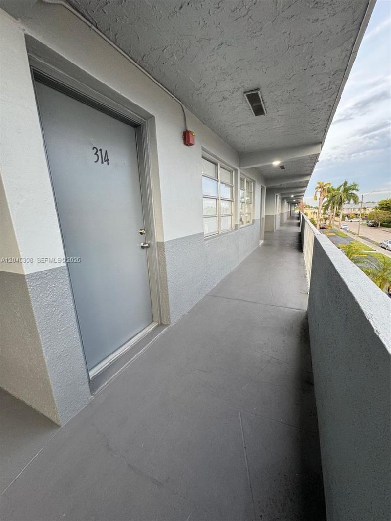 11195 SW 1st St , Unit 314, Sweetwater, FL 33174 Photo