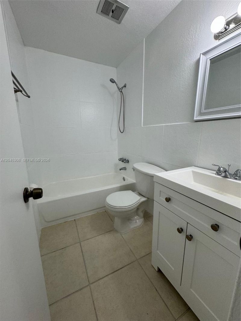 11195 SW 1st St , Unit 314, Sweetwater, FL 33174 Photo