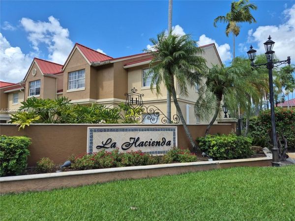 18310 NW 68th Ave , Unit P, Hialeah, FL 33015