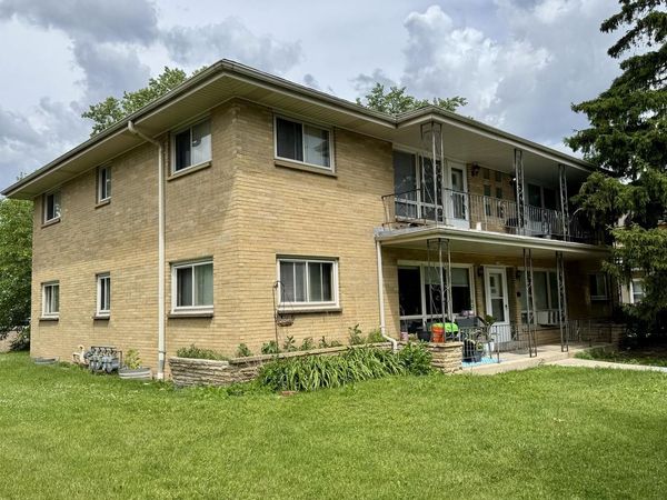7328 W Honey Creek DRIVE, Milwaukee, WI 53219