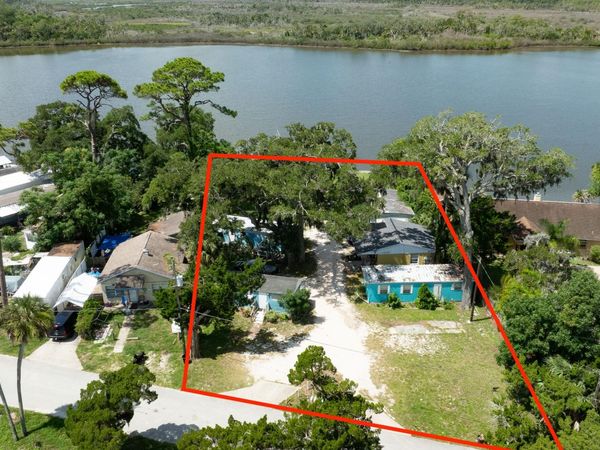 5564 W Bayshore Drive, Port Orange, FL 32127