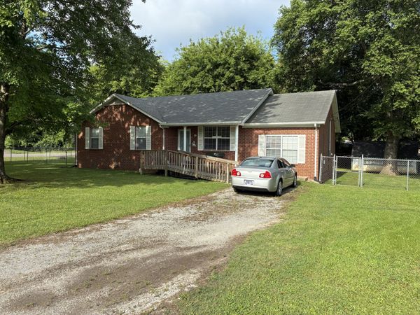 301 Summer Dr , Smyrna, TN 37167