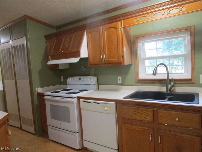 888 Long Shadow Lane, Roaming Shores, OH 44085 Photo 10