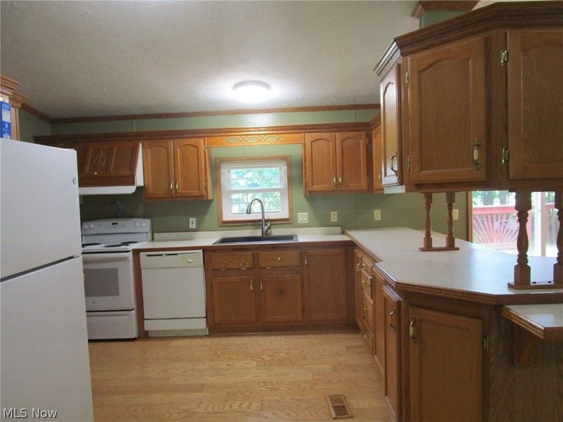 888 Long Shadow Lane, Roaming Shores, OH 44085 Photo 11