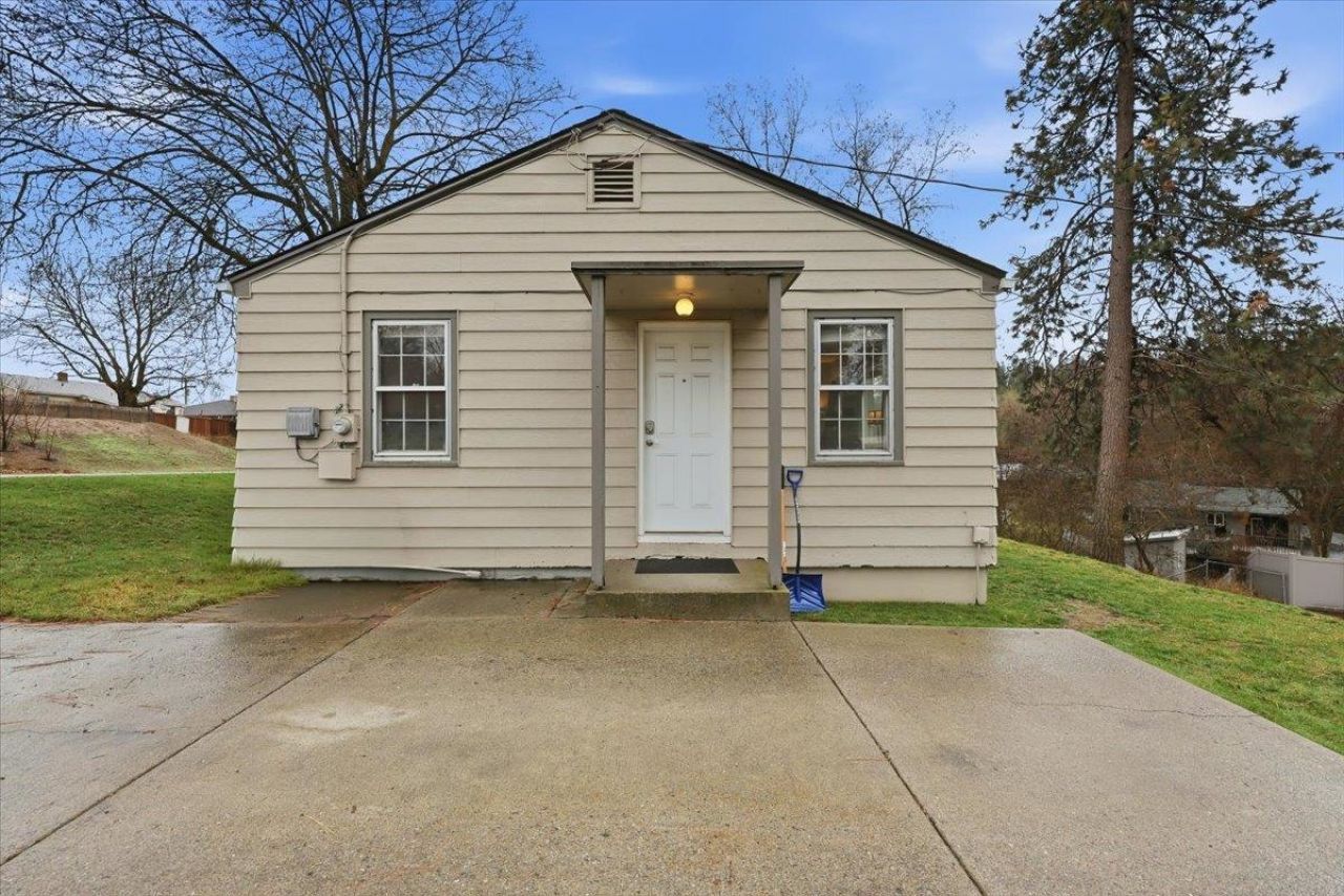 3105 W Rosamond Ave, Spokane, WA 99224 Main Photo