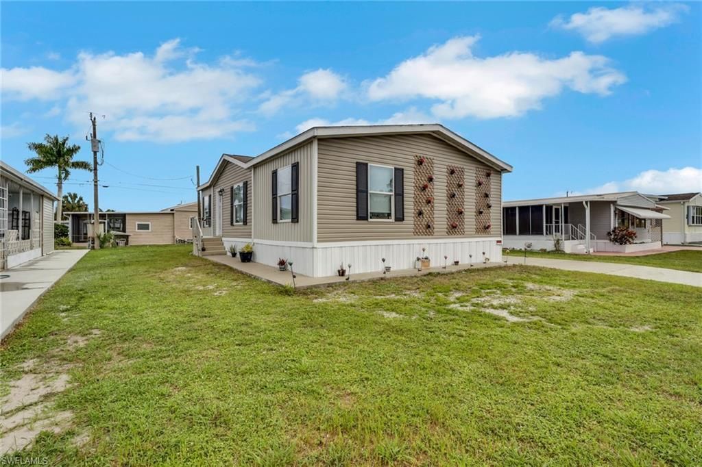 372 Santa Fe Trl, North Fort Myers, FL 33917 Photo