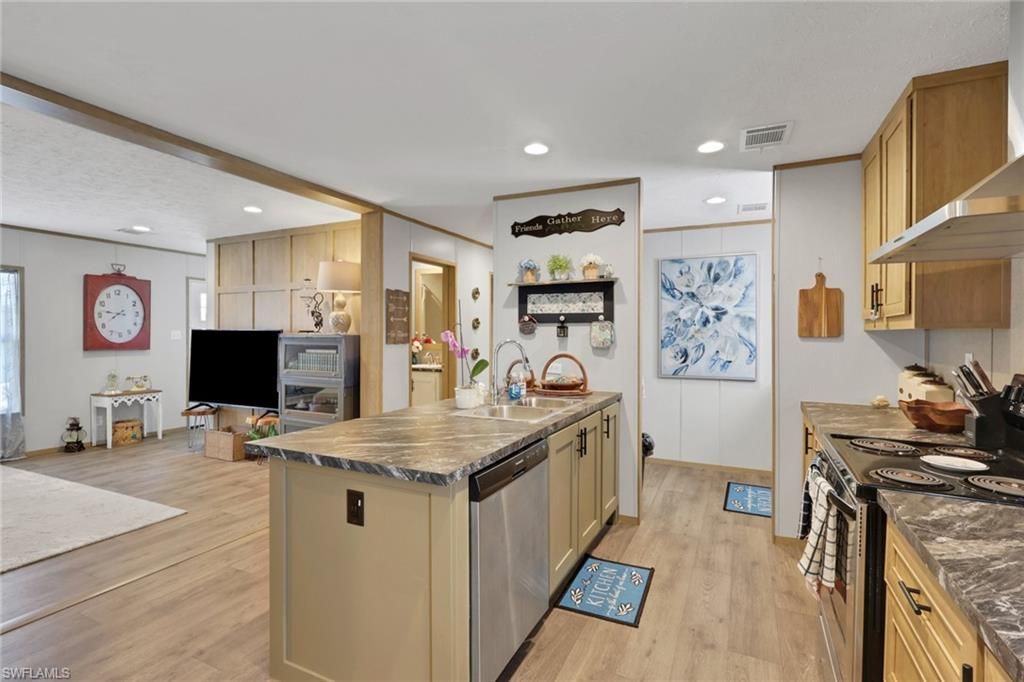 372 Santa Fe Trl, North Fort Myers, FL 33917 Photo